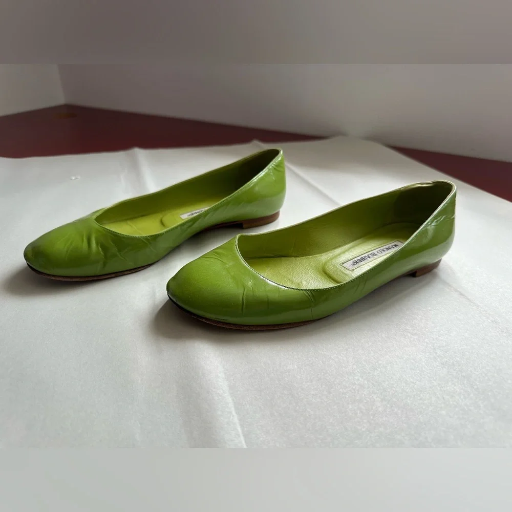 * Pretty Green Manolo Blahnik Flats with Round Toe, Size 37.5 - Super Sweet! - Picture 2 of 7